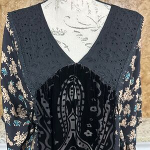Johnny‎ Was Burnout Velvet Tunic Top Women's Medium Black Floral Batwing Sheer